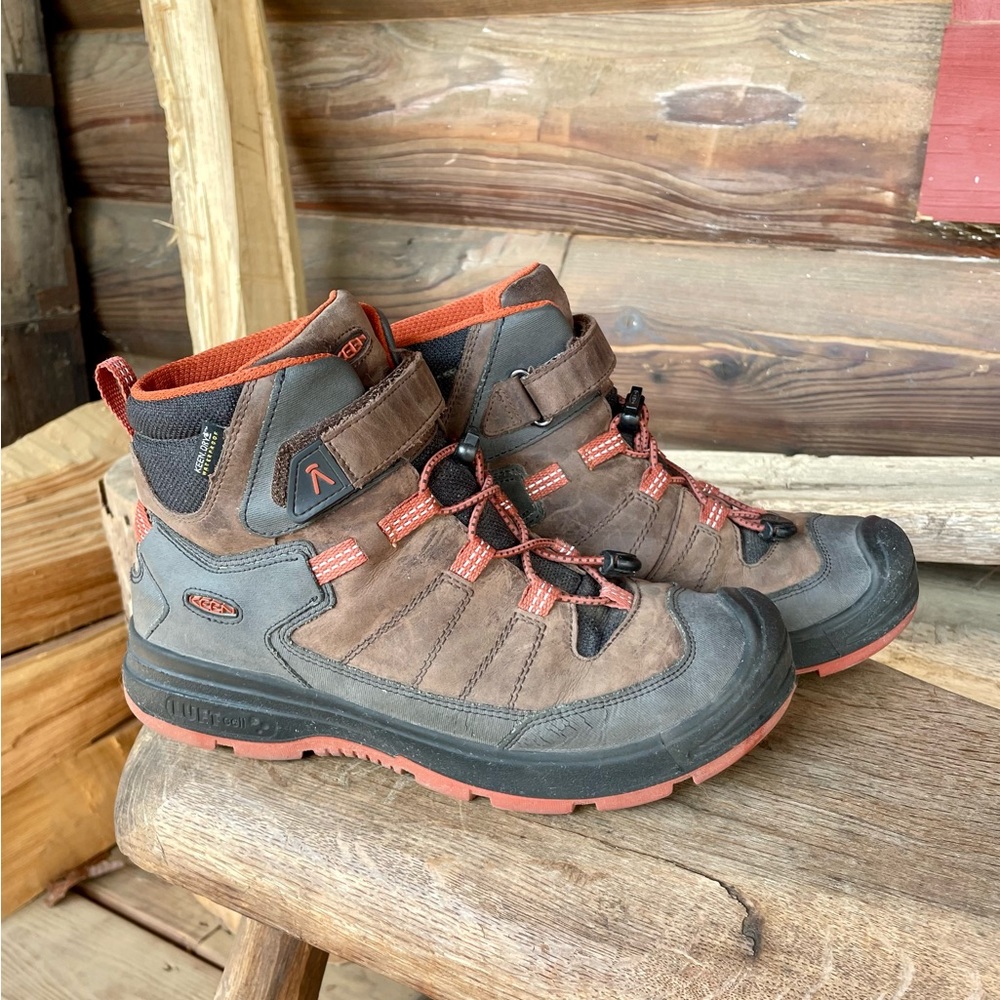 KEEN Kids' Redwood Mid Waterproof Boot Size 7 Big Kids Unisex